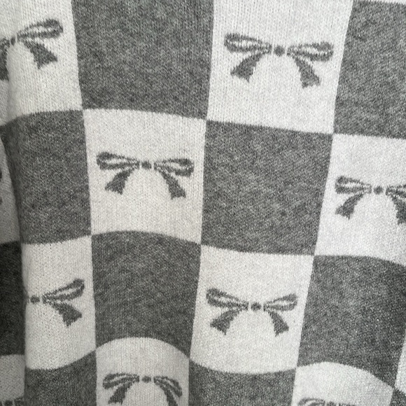 Sincerely Jules cropped sweater. - Picture 2 of 5